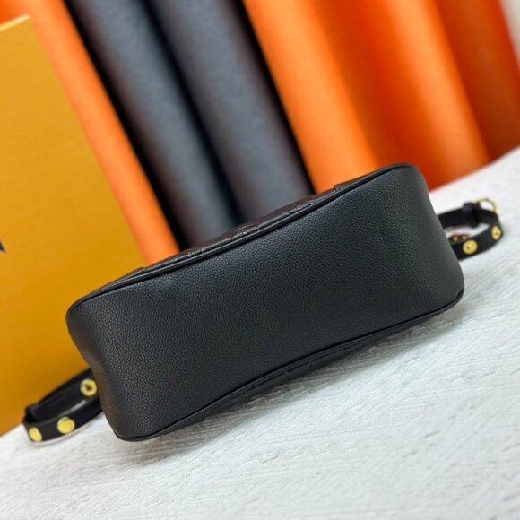 Louis Vuitton Chain Bag - Picture 5 of 9